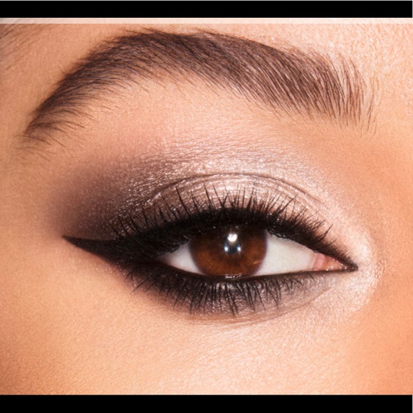 😍 Charlotte Tilbury LUXURY PALETTE
THE ROCK CHICK Sold Out online - Picture 4 of 5